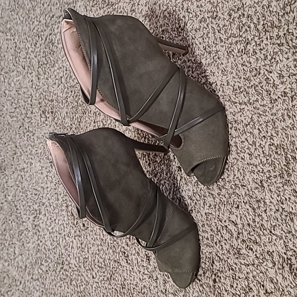 Journee Samara High Heel Ankle Boots - Picture 5 of 7